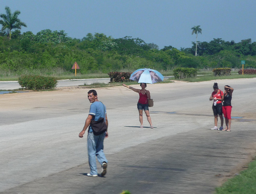 hitch-hikers-cuba