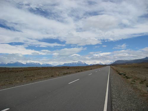 Road north to El Chalten