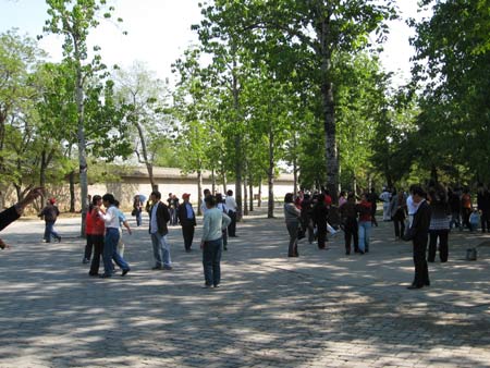 yoga and dance at temple of heaven, beijing