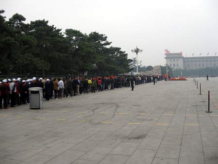 mao's tomb queue, tiananmen square, beijing